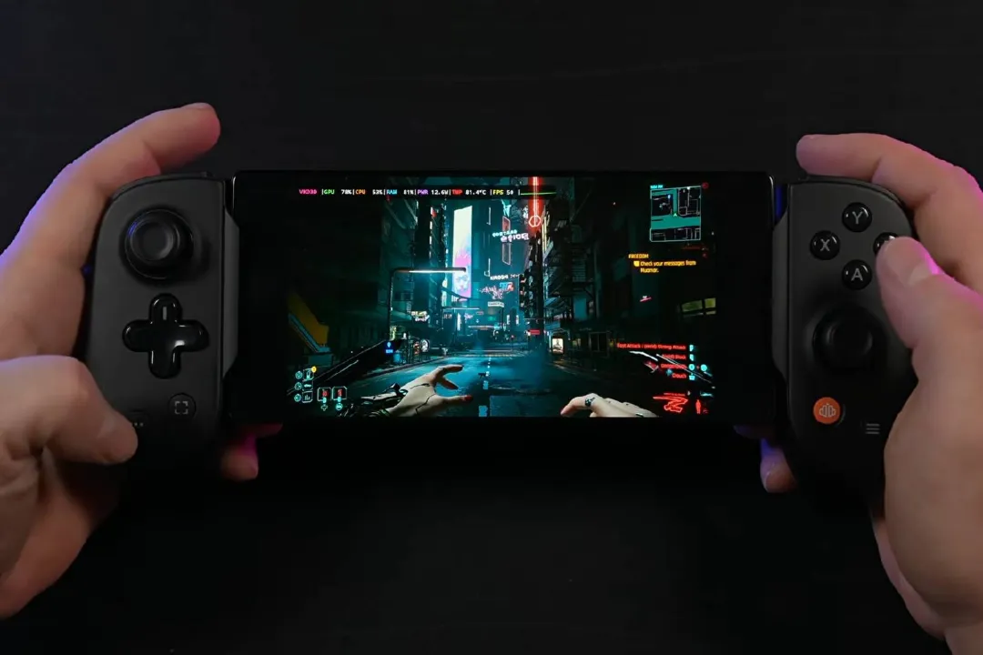 یک یوتیوبر بازی سنگین Cyberpunk 2077 را روی گوشی اندرویدی‌اش اجرا کرد